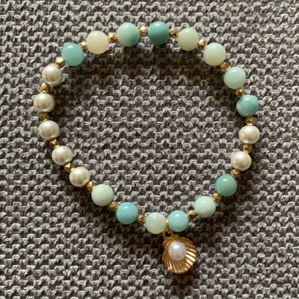 {Handmade} Bracelet with Gold Shell Charm
